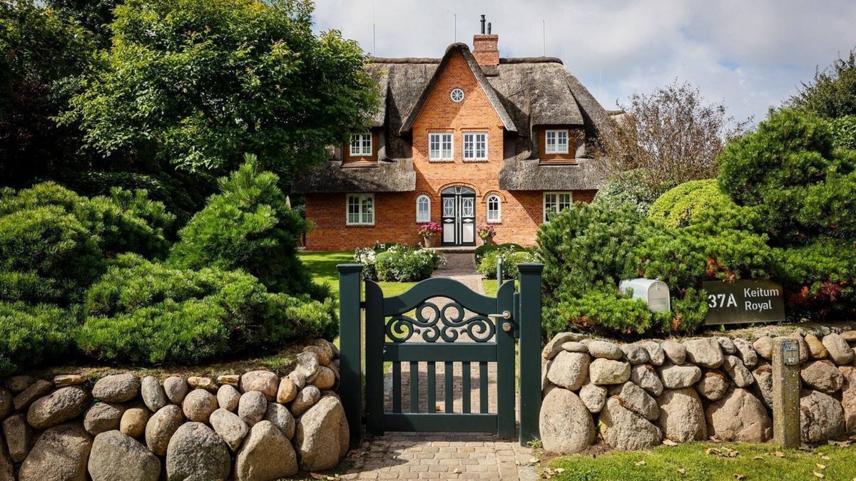 Keitum House | Keitum Royal - Keitum Royal - Reetgedeckte Doppelhaushälfte mit Einzelhaus-charakter