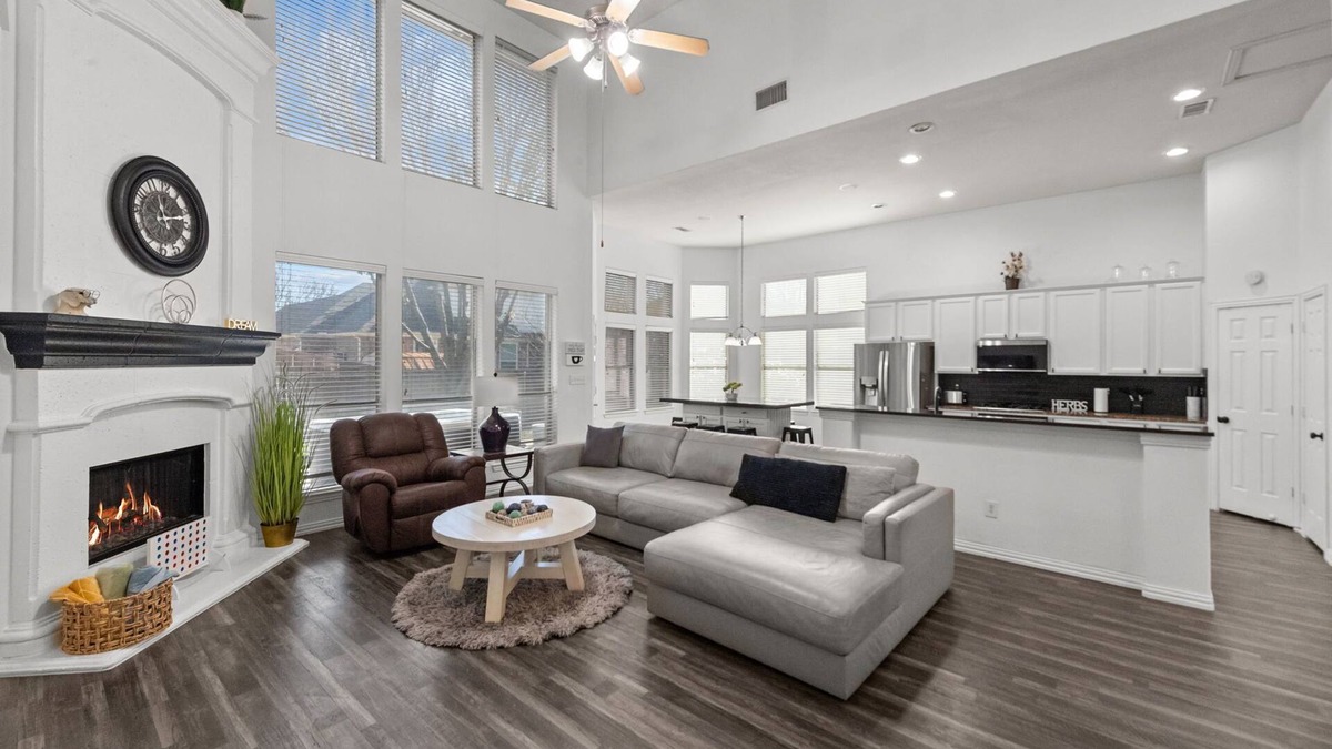 Keller House | Keller’s Crown Jewel - 5BR Retreat w/Hot Tub & Pool Table