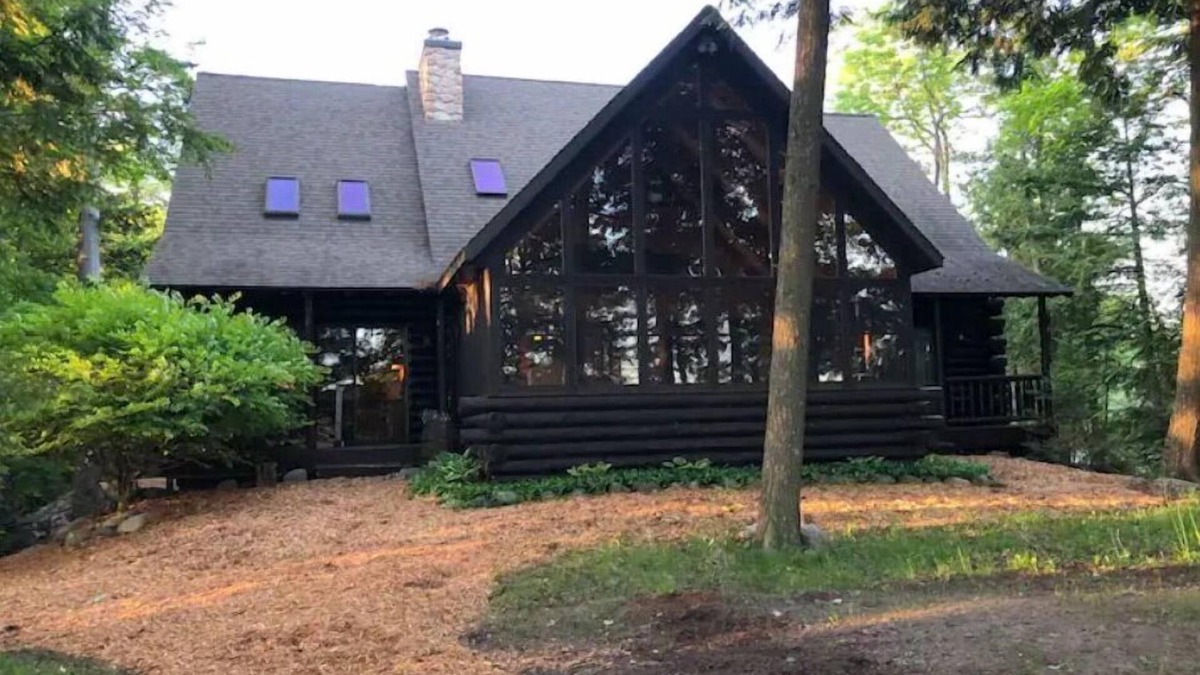 Suring Cabin | Kelly Lake, Private & Stunning "Heaven on Earth"