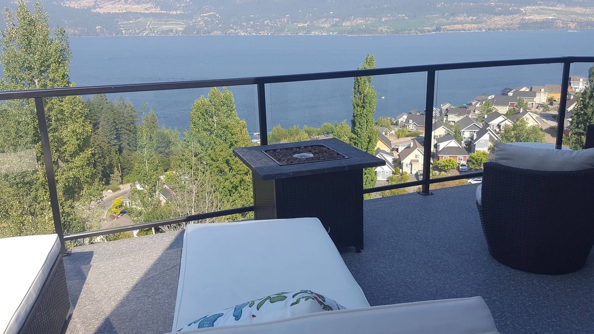 Central Okanagan House | Kelowna BC Vacation Home—Amazing Lake Views—2 Bed & Bath, Beach, Pool, Lake Fun