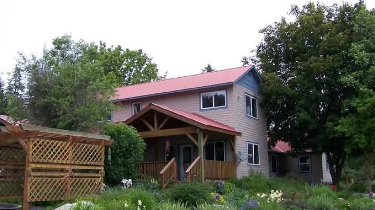 Athol House | Kelso Lake Farm House – Close to Silverwood!
