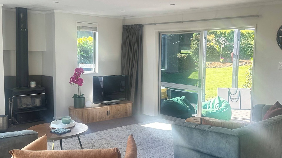 Kelvin Heights House | Kelvin Heights Chic sun drenched family retreat WaterTaxi to Central Queenstown.