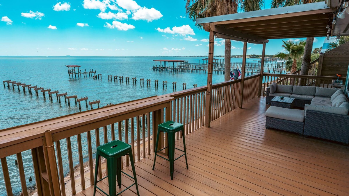 Clear Lake Shores House | Kemah Bay Retreat: Steps to Kemah Boardwalk, Bayfront, 216-ft Pier, Elevator, EV