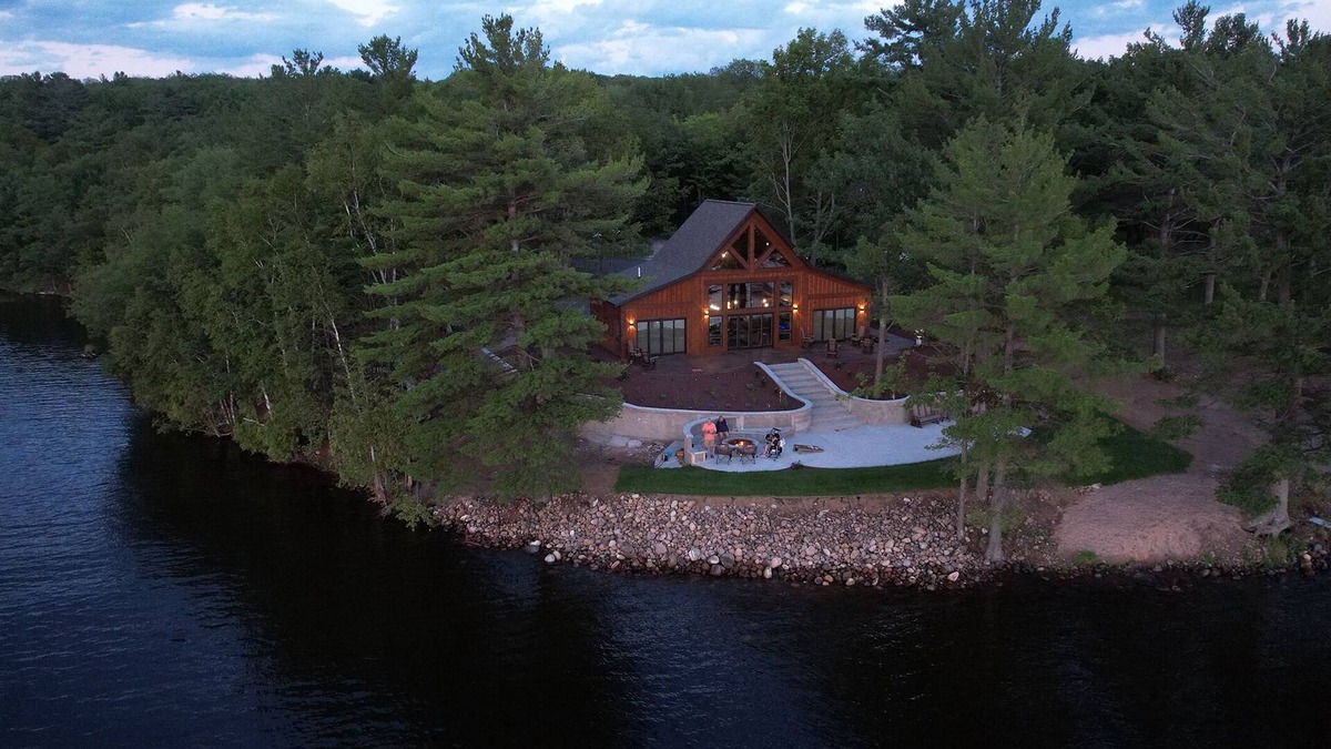 Dollar Bay House | Kemp's Lake Front Guest House