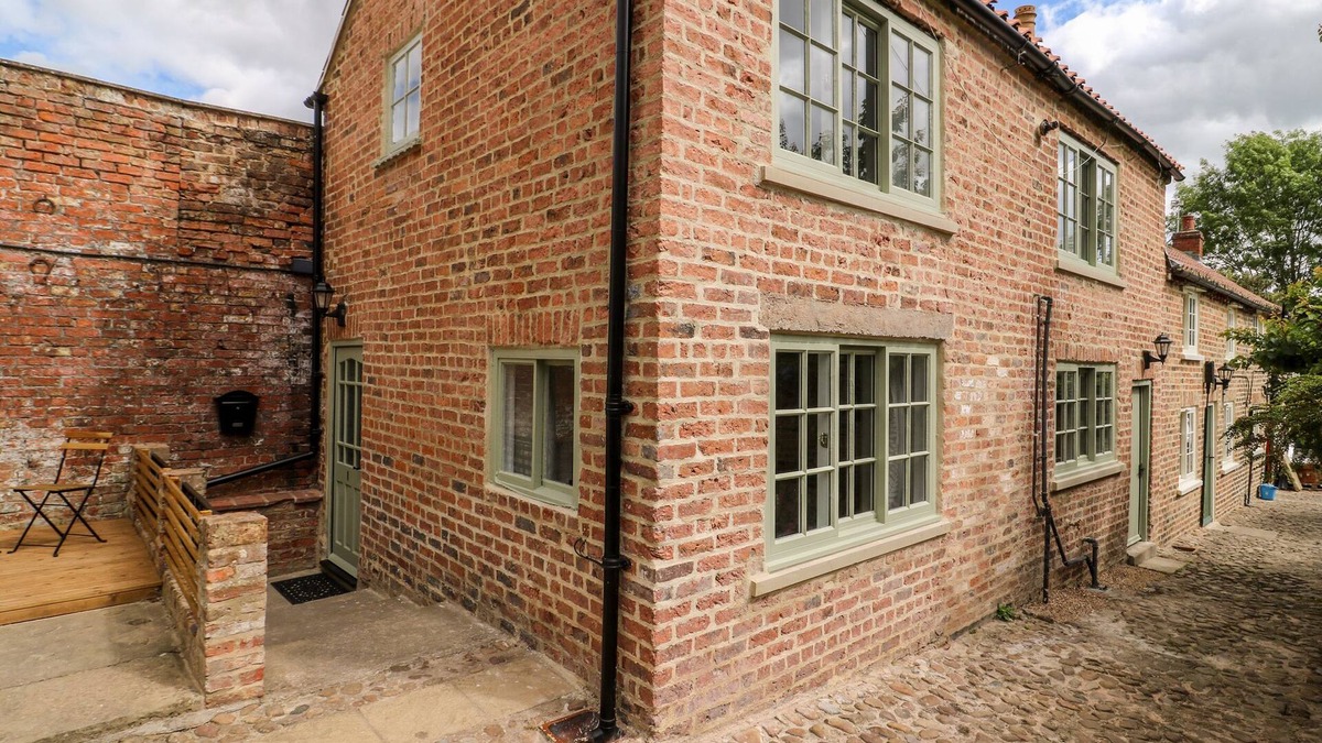 Thirsk Cottage | KEMPS YARD RETREAT, pet friendly, character holiday cottage in Thirsk