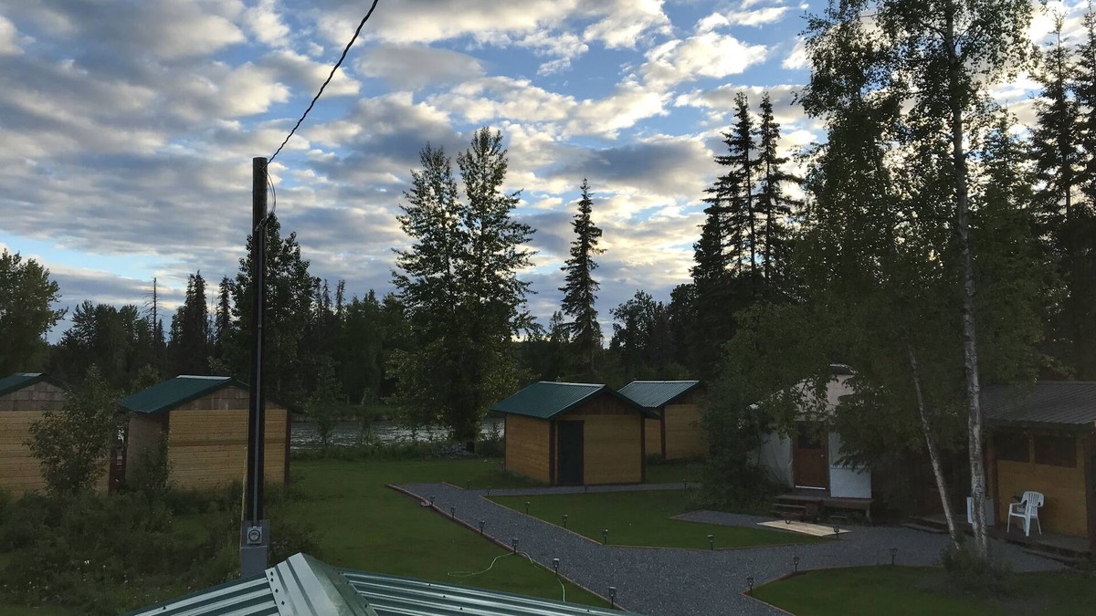 Soldotna Cabin | Kenai River Fishing 20 foot yurt