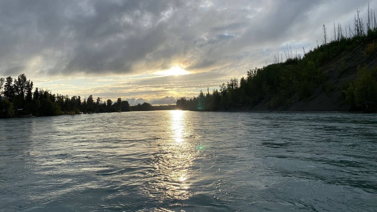 Sterling Cabin | Kenai riverfront log cabin, perfect for fishing, close to town