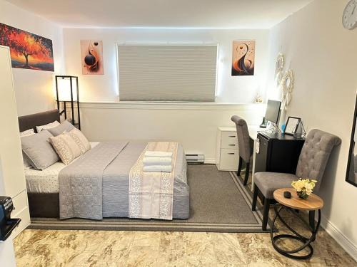 Saint John House | Kenneths Cozy Retreat - Saint John NB - 1BR - Wi-Fi - 4mins to Regional Hospital and UNB