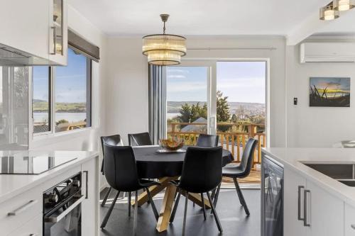 Richmond Heights House | Kensington Gem-Family Getaway