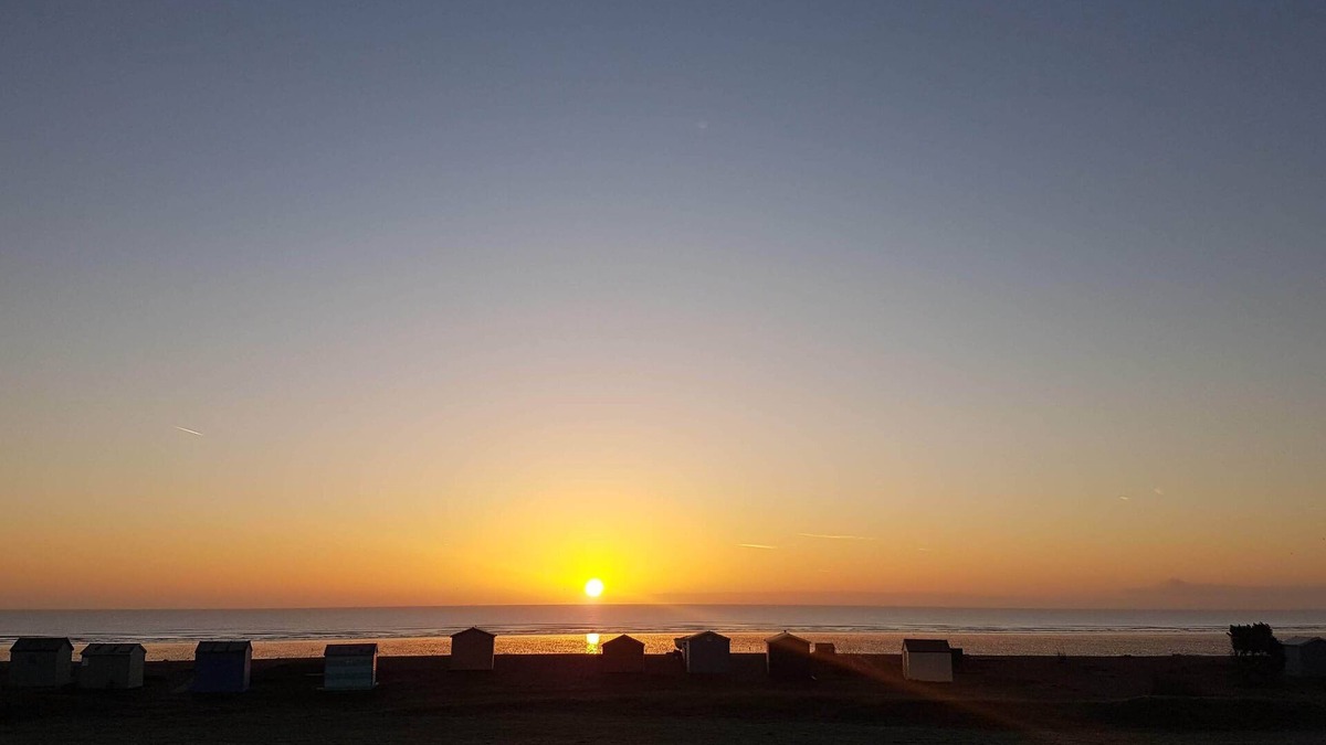 New Romney House | Kent Beachhouse ★ Stunning Seaviews ★ Jacuzzi Bath