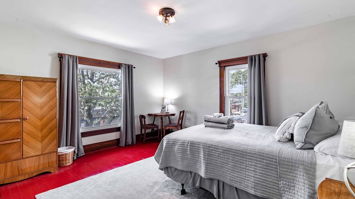 Kent House | Kent Family Home | Walk to Downtown + Pet Friendly