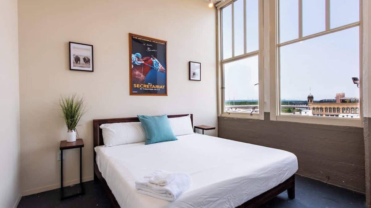 West Main Historic District Condo | Kentucky Derby Downtown Duplex with Amazing Views