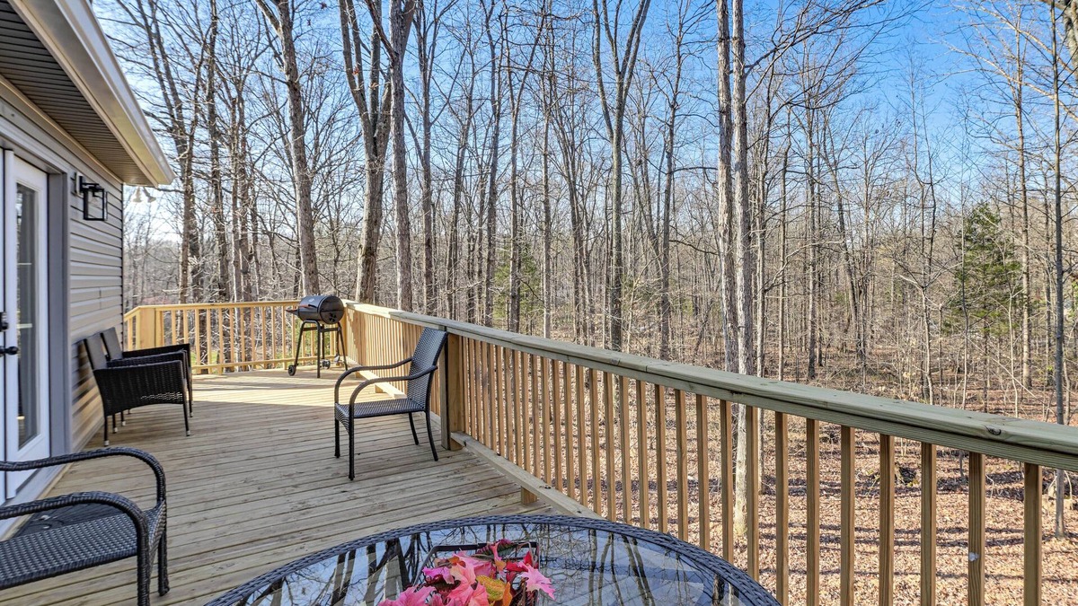 New Johnsonville Apartment | Kentucky Lake Retreat 4 Mi to Shore: Boat & Fish!
