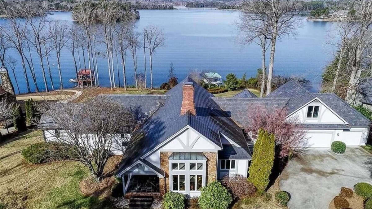 Seneca House | Keowee's Majestic Mountain View