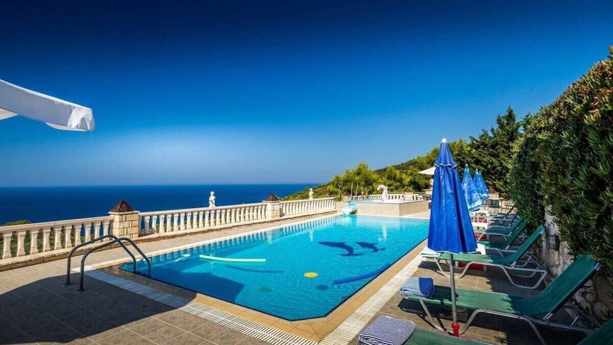 Kerion House | Keri Me Away - Argo's Pure Poolside Bliss