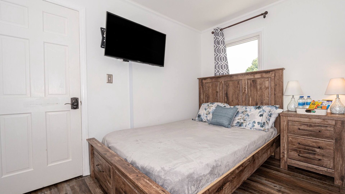 Kernersville House | Kernersville Sleeps 16+ w/Hot Tub Arcade King Bed