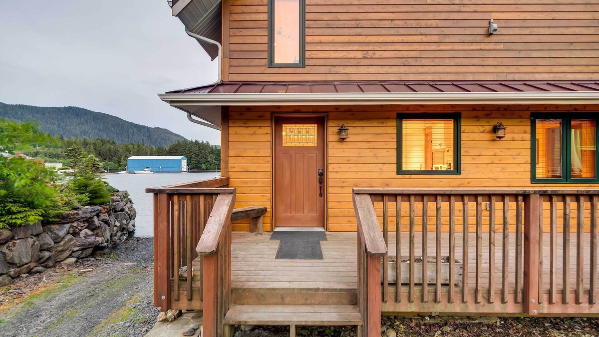 Ketchikan Apartment | Ketchikan Apt - Walk to Refuge Cove Beach!