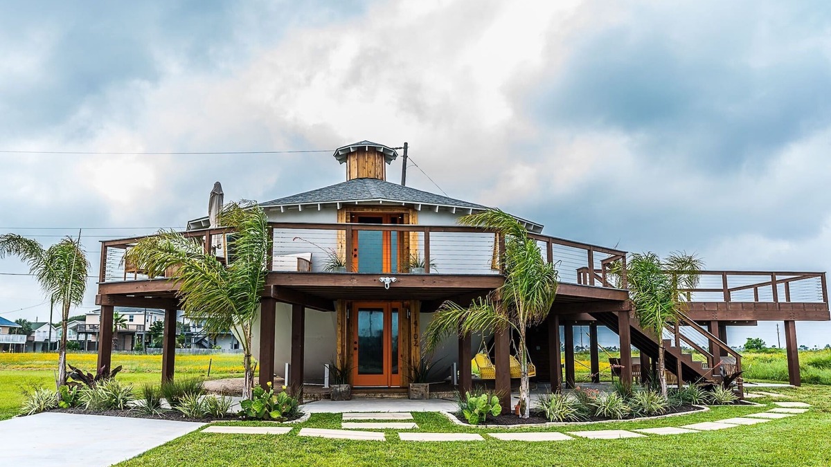Pirates Beach House | Kettle House - As Seen On TV - Island Famous