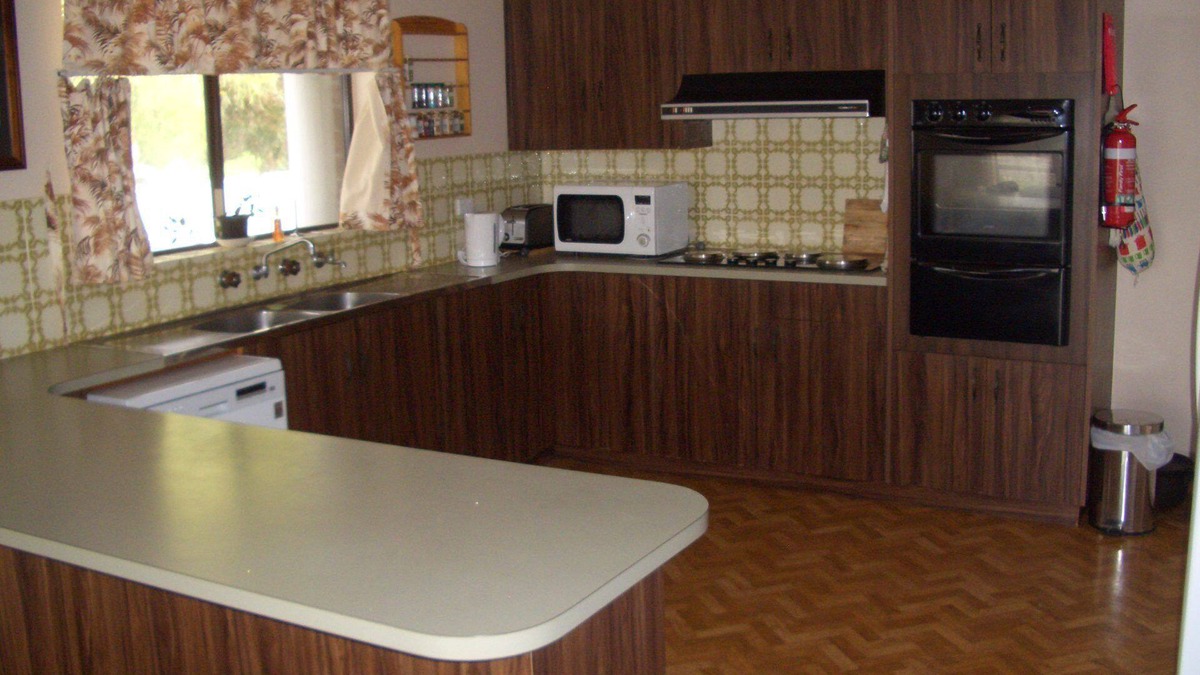 Melville House | Kev's Place ~ Spacious ~ short walk to the beach ~ Pet Friendly