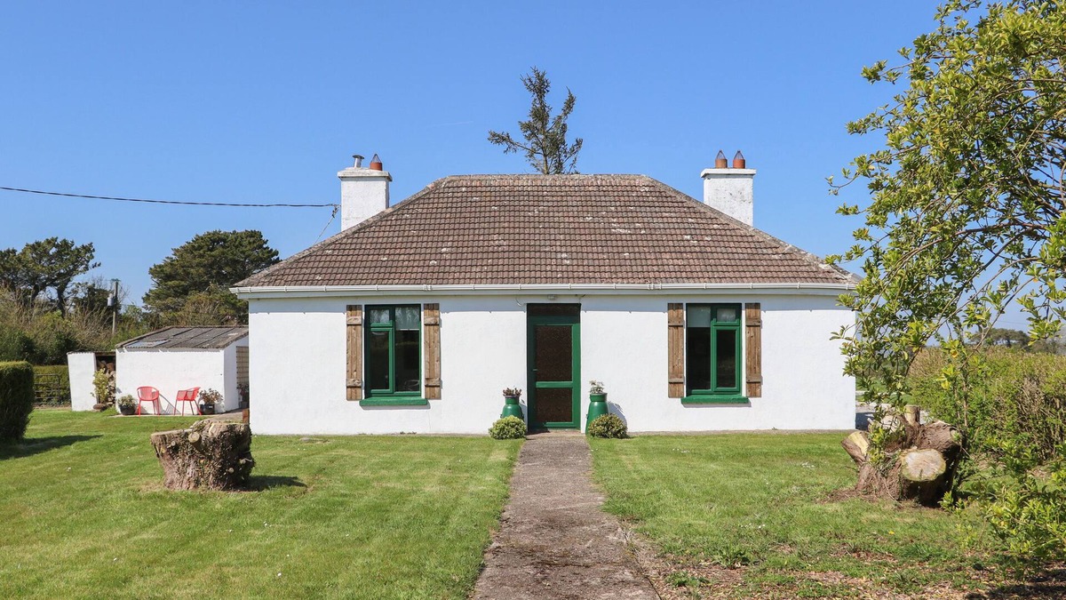 Ballymacoda Cottage | KEVIN'S COTTAGE, family friendly in Ballymacoda, County Cork