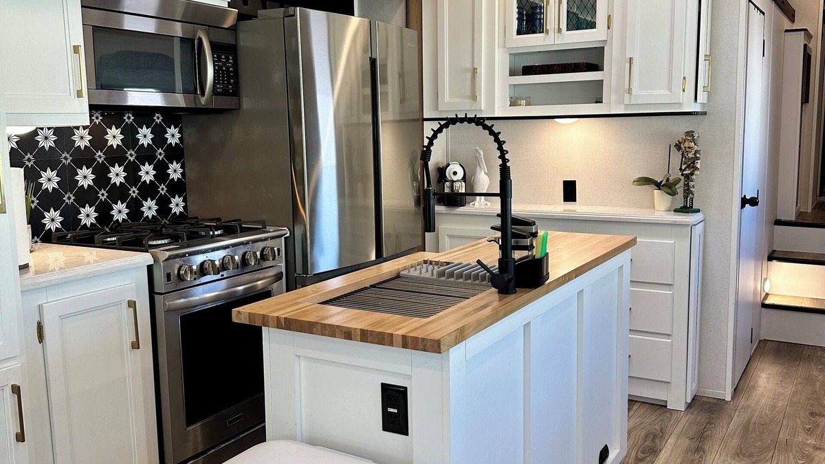 Key Largo Village House | Key Largo, Charming 2-bedroom RV in Calusa Campground