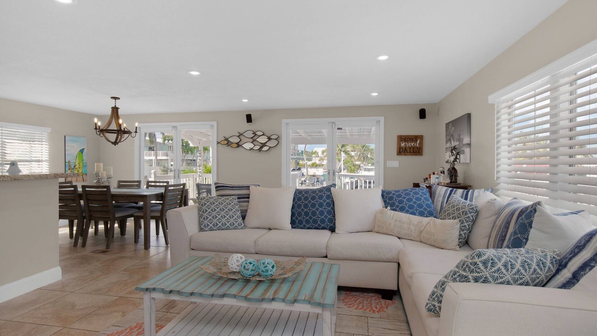 Cross Key Waterways House | Key Largo Waterfront home with 40’ dock and boat lift. Walk to Pennekamp