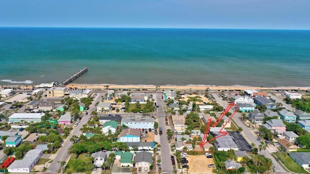 Flagler Beach Cottage | Key Lime Cottage - Updated - 1 Minute Walk to Beach & Pier