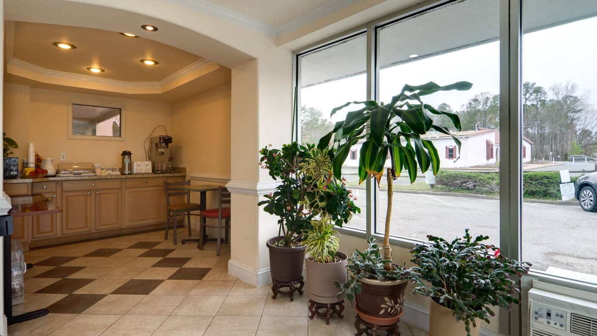 Central Newport News Hotel | Key West Inn - Newport News