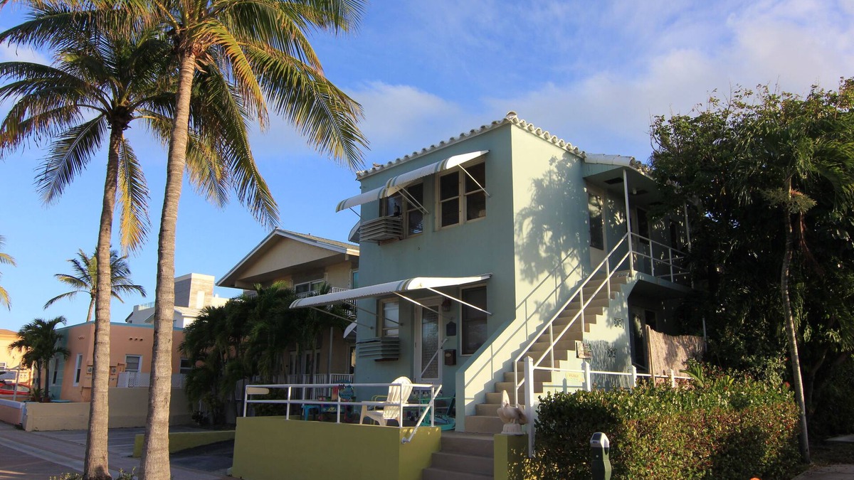 Hollywood House | Key West inspired first floor beach house with private backyard