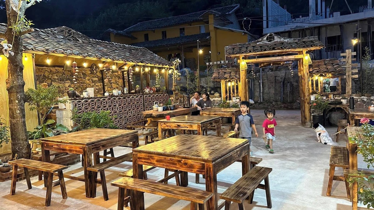 Dong Van Bed & Breakfast | Khói Homestay and Restaurant