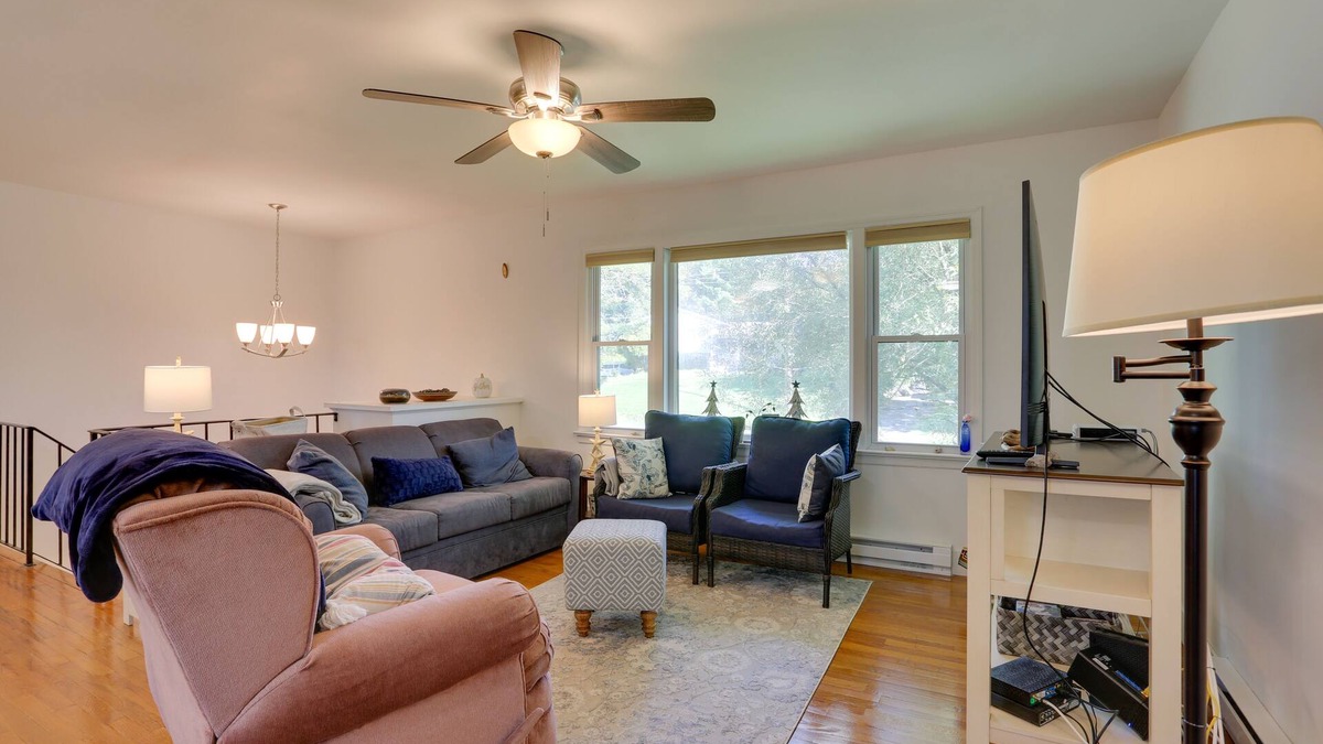Kiamesha Lake House | Kiamesha Lake Home w/Deck: 4 Mi to Resorts World!