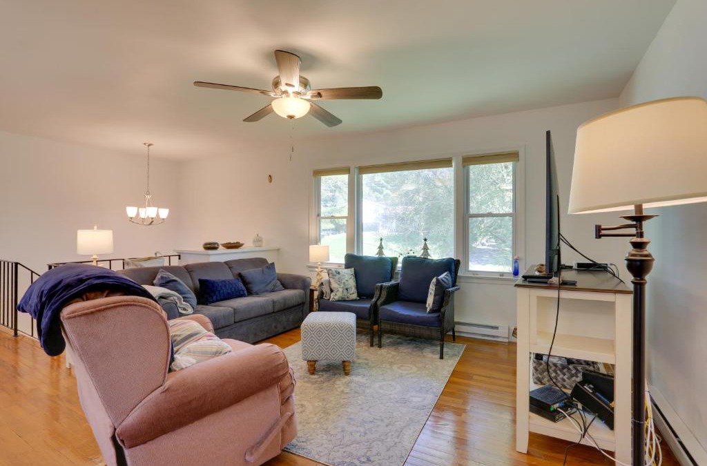 Kiamesha Lake House | Kiamesha Lake Home with Deck 4 Mi to Resorts World!