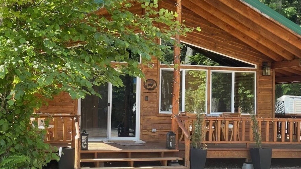 Packwood House | Kick back and relax at Fairway Cabin!
