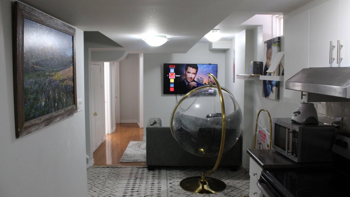 Brampton Apartment | Kick-Back Relax Comfort Zone