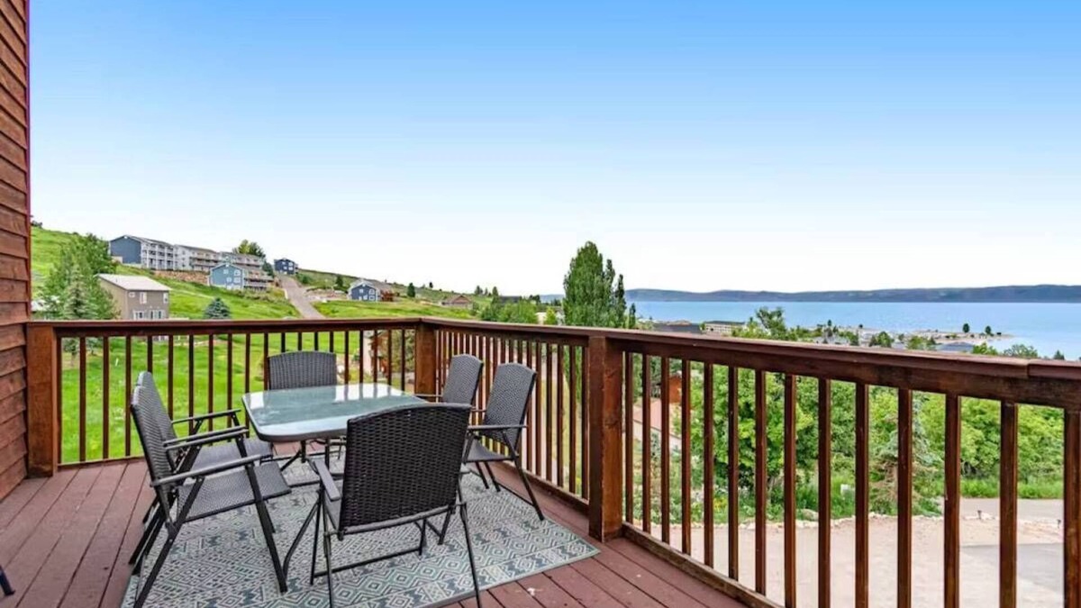 Harbor Village Cabin | Kickback Kabin - Overlooking Bear Lake, Near Marina!