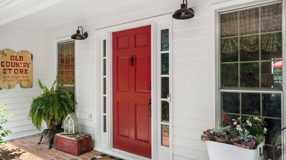 Marietta House | Kickback Retreat - Where Comfort Meets Convenience!