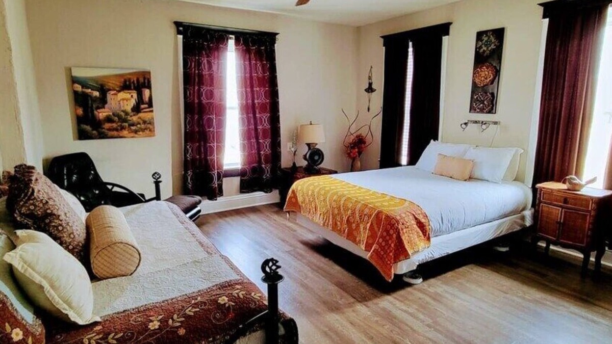 Pacific House | Kid and pet friendly 2 nd floor duplex