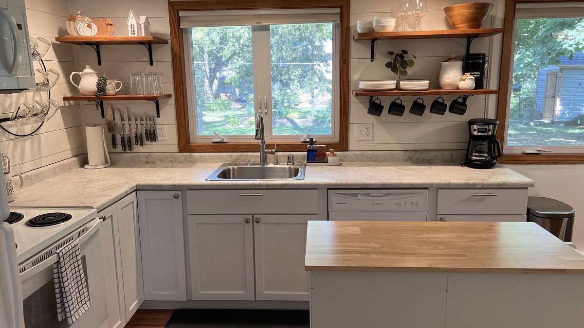 Burnsville House | Kid friendly home 10 minutes from the Mall of America