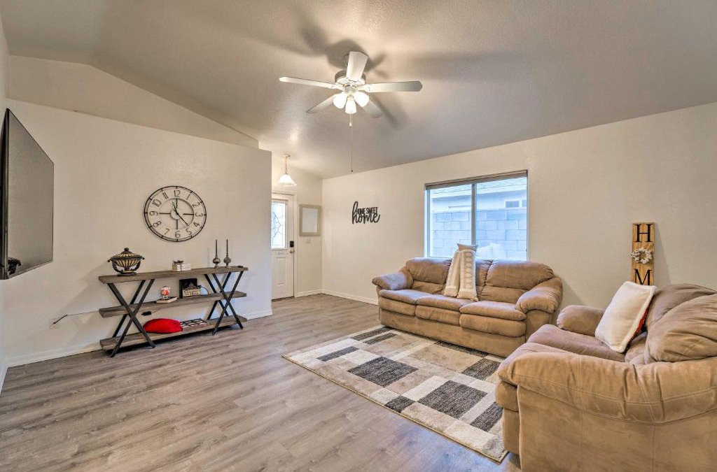 Kingman House | Kid-Friendly Kingman Home Near Parks and Dining