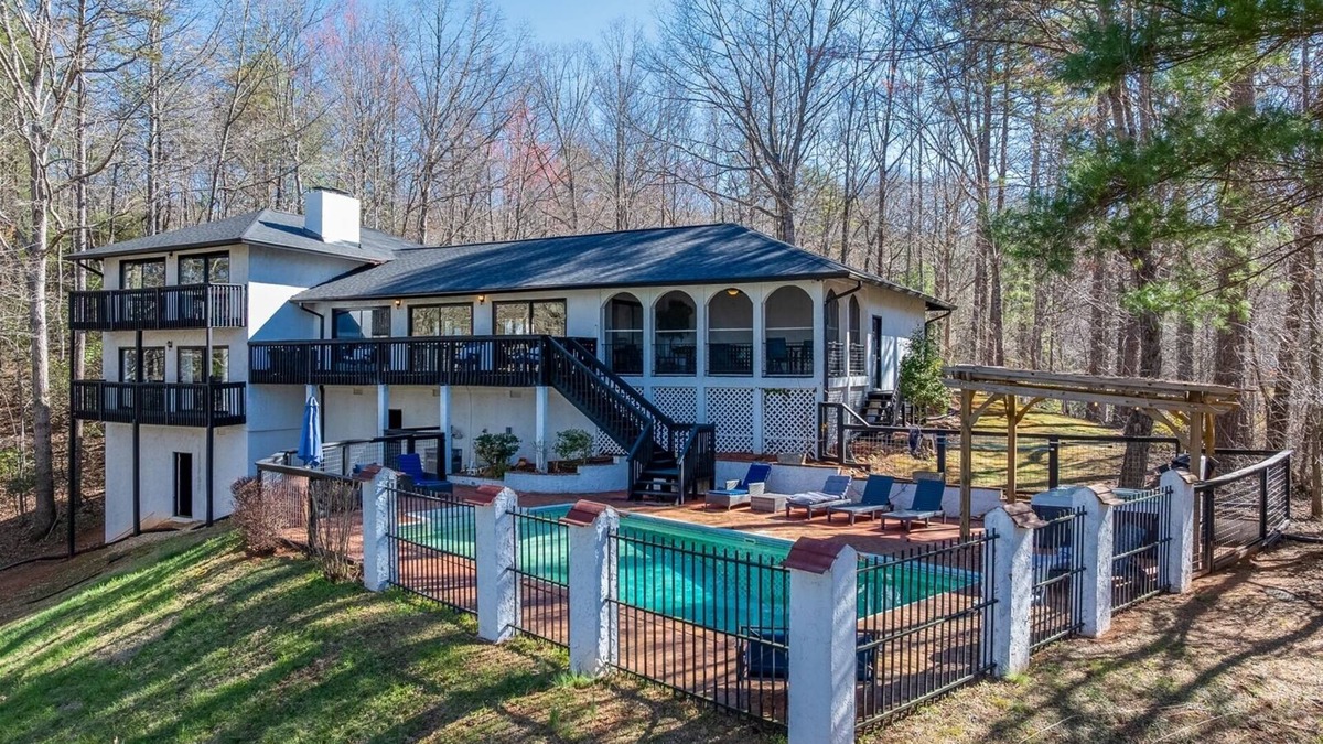 Helen House | Kies Poolside Mountain Villa - Prime Location Near Downtown Helen