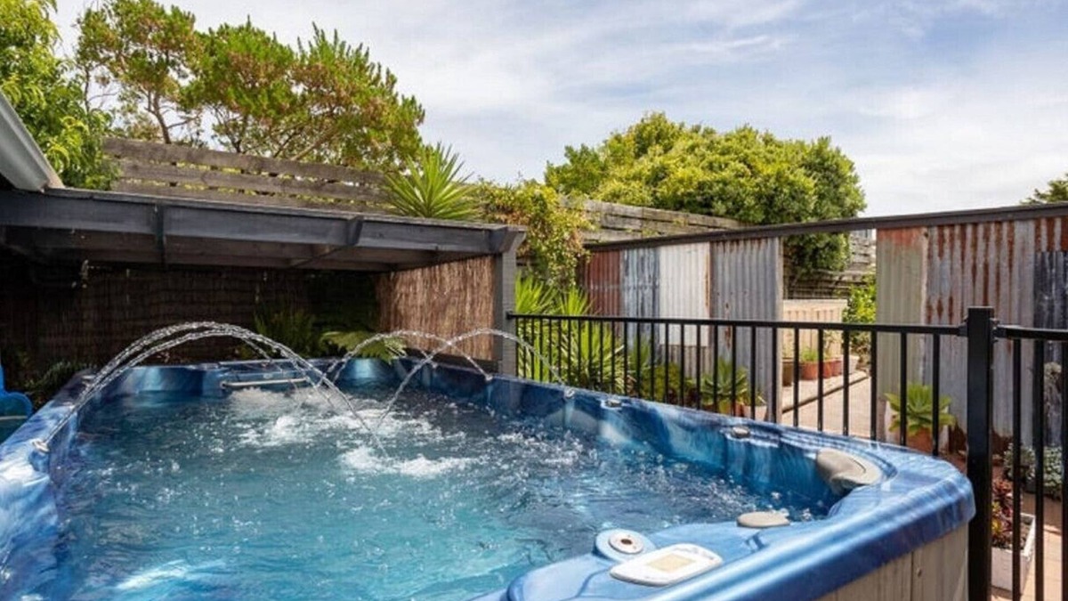 Kilcunda House | Killarney Spa Coastal Country Retreat Pet Friendly Fireplace 10 minutes to Phillip Island