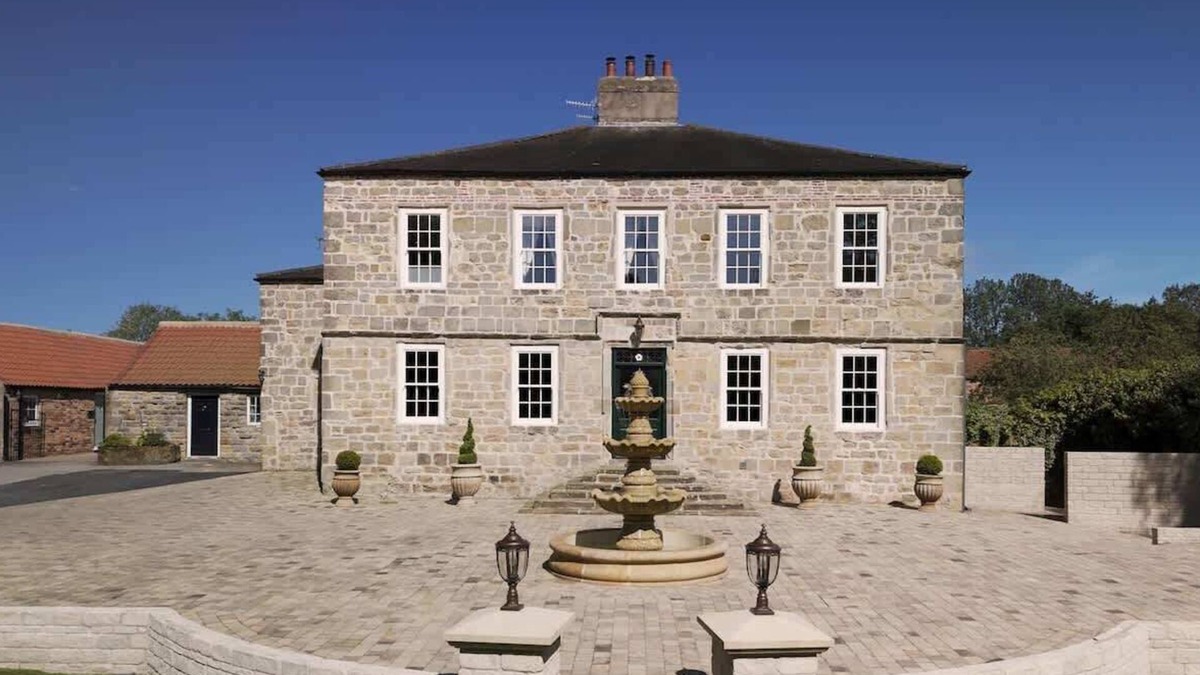 Cayton House | Killerby Old Hall w/Hot Tub and Swimming Pool