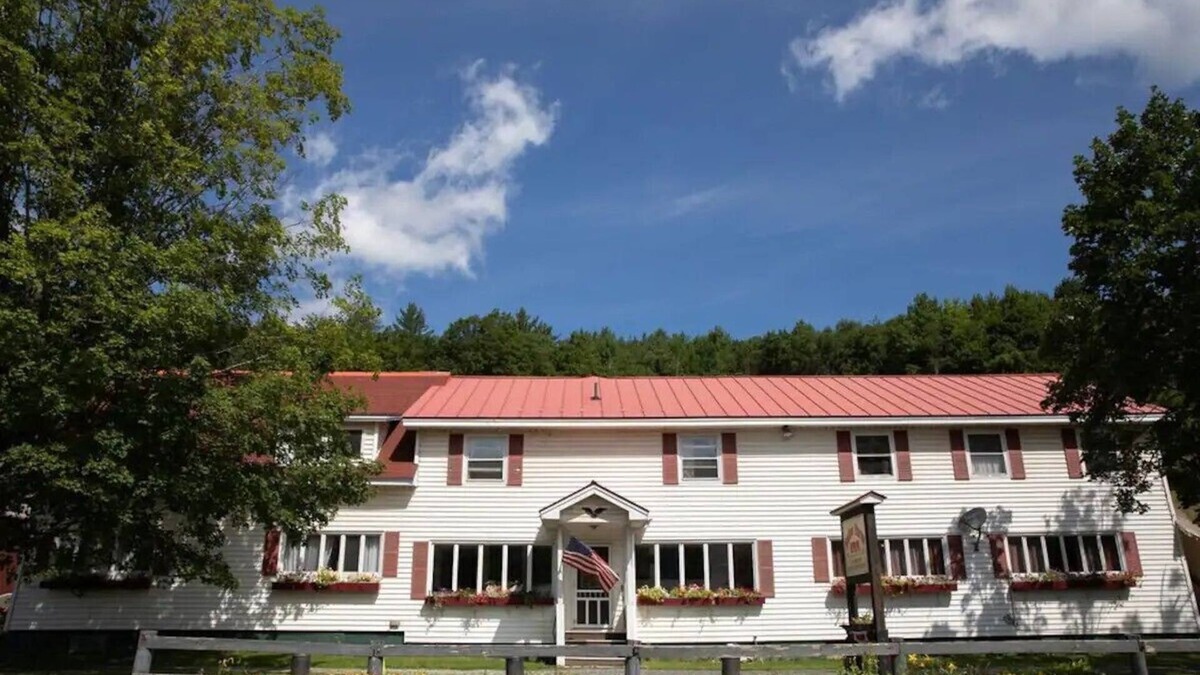 Pittsfield House | Killington area entire Inn to yourself! 14bd/15bth