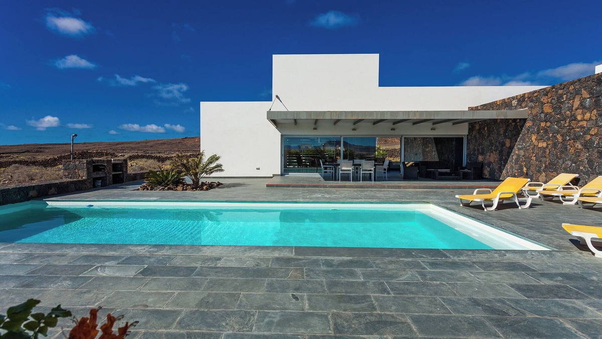 Lajares Villa | Kinegua Design house 5 habit. 10 people M3 + M2 WIFI. Climatized pool