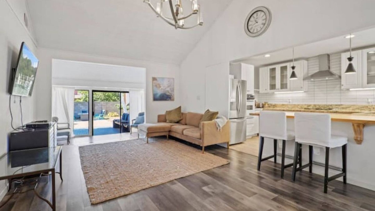 Sunland-Tujunga House | King 4BD 2BR W/Backyard Close To Everything in LA