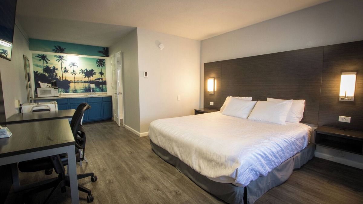 Henderson Hotel | King Accessible Non-Smoking Pet Friendly