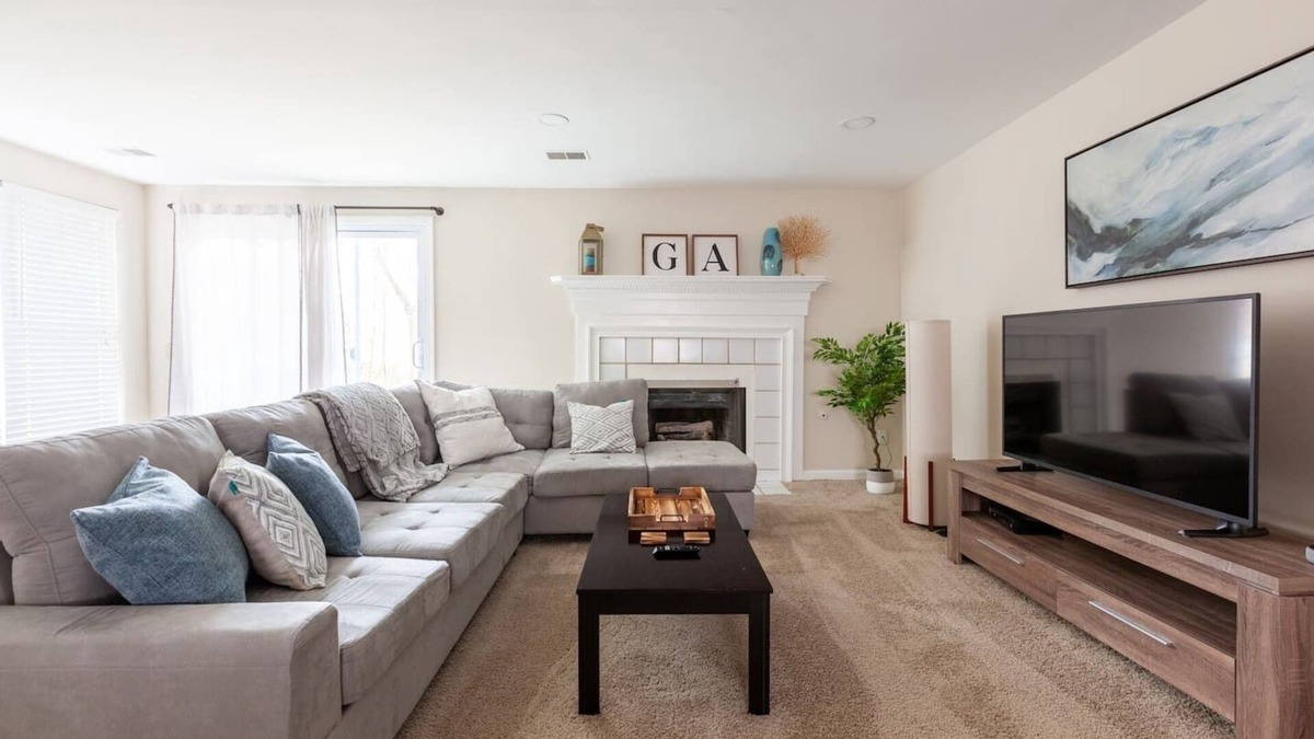 Alpharetta House | KING BD, Downtown Alpharetta, Spacious, & Renovated