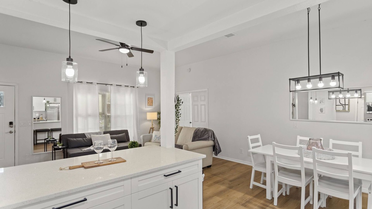 Kissimmee House | King bd/Modern Home sleeps 8 w/private backyard