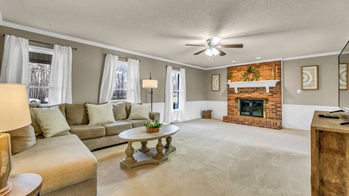 Winston - Salem House | King BD-Smart TVs, Outside City