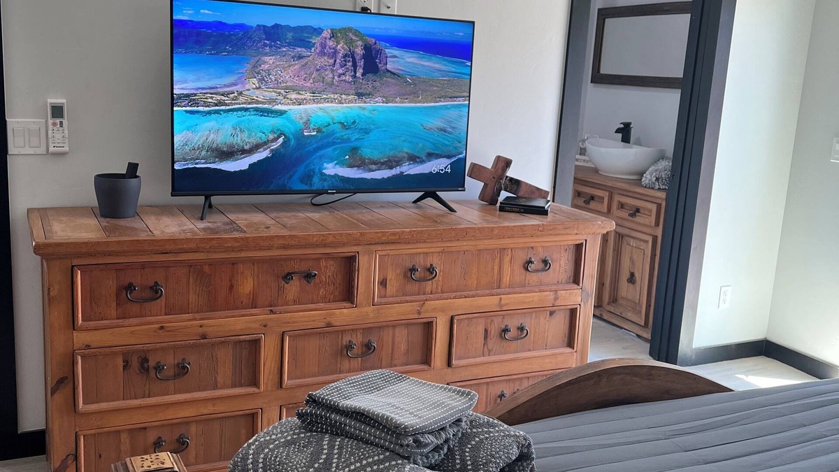 Prescott Cottage | King bed and sunset views pine trees and hiking trails await you! Pinetreepalace